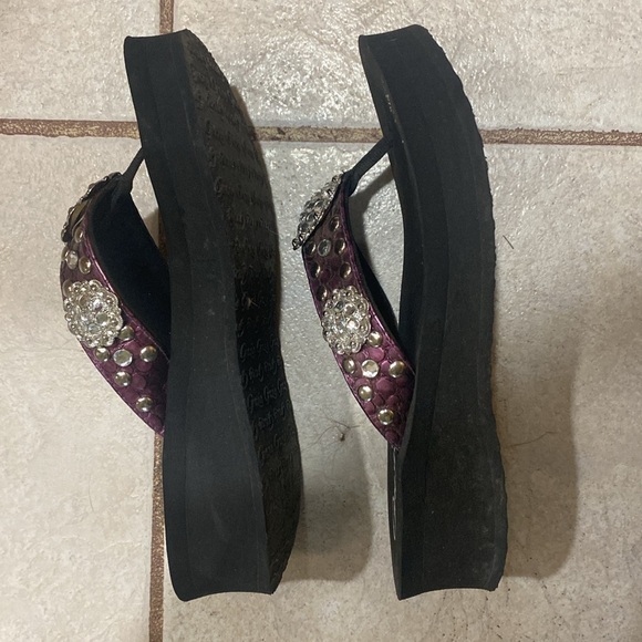 Grazie purple blingy flip flops. Sz 10. - Picture 5 of 7